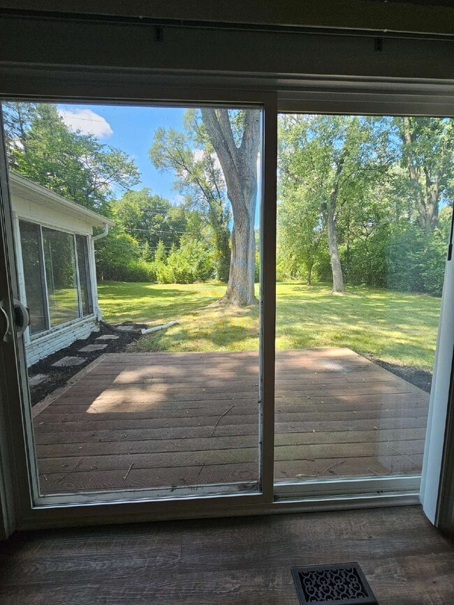 Building Photo - Private 4 Bedroom Home on 0.75 Acres with Great Room Fireplace, Wet Bar & 3-Season Room, 2 Car At...