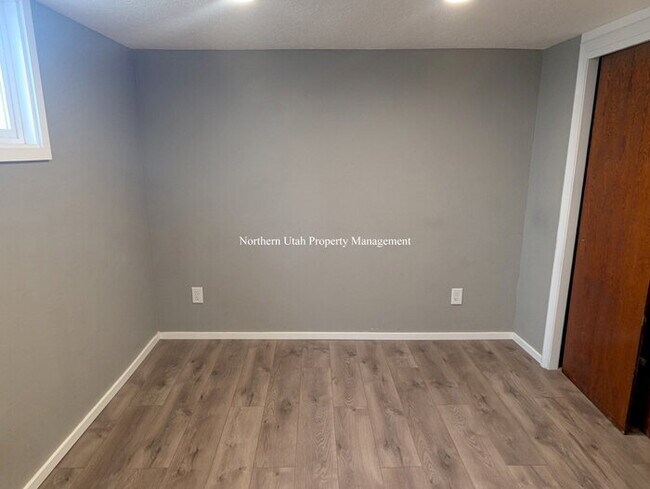 Building Photo - 4 bed 2 bath home