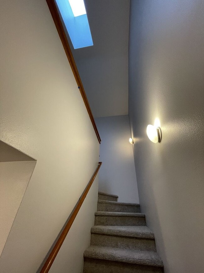 Building Photo - Wedgwood Townhome