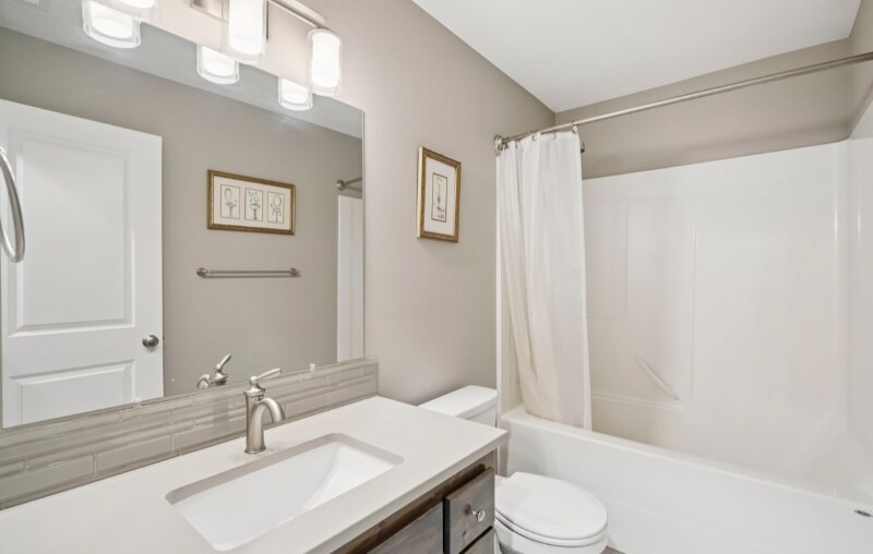 Building Photo - 4677 Southampton Dr SE