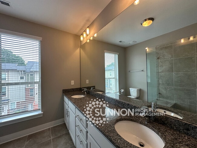 Building Photo - Beautiful 3-Story Townhome in the Heart of...