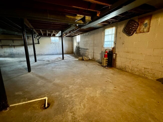 Building Photo - 479 Stratford Dr