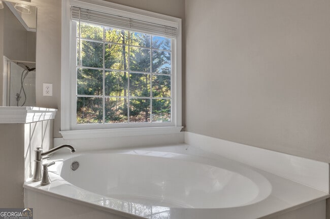 Building Photo - 135 Handshaker Ct