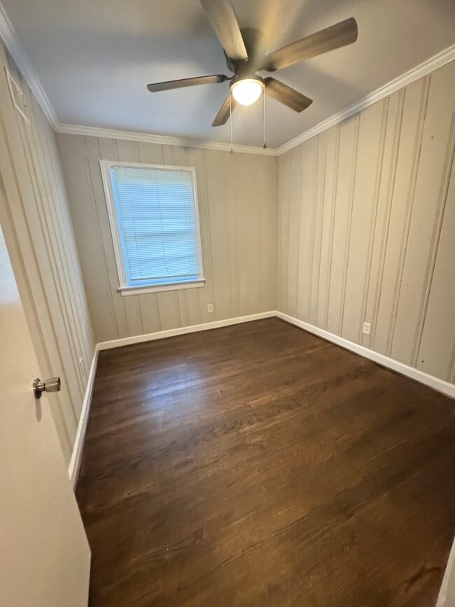 Building Photo - 628 Eastern Ave