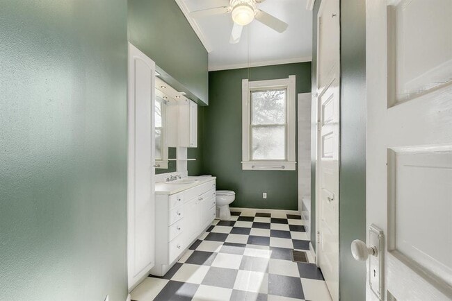 Building Photo - 205 S Rio Grande St