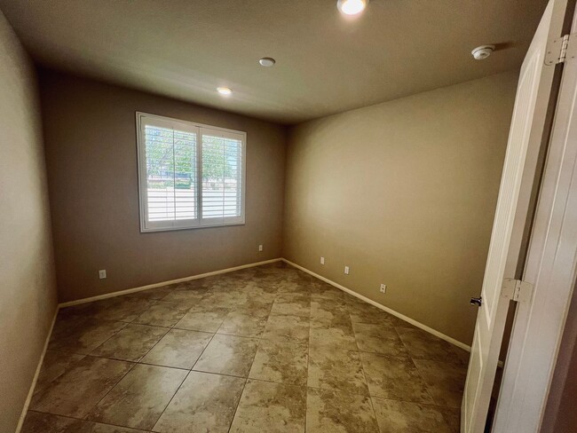 Building Photo - Gorgeous 2 bedroom and 2 bathroom home in ...