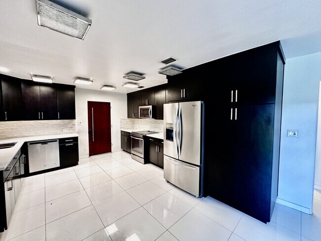 Building Photo - 7210 Seminole Dr