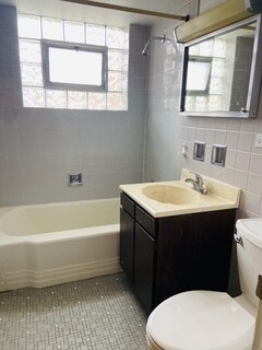 Building Photo - 4925 Greenwood St