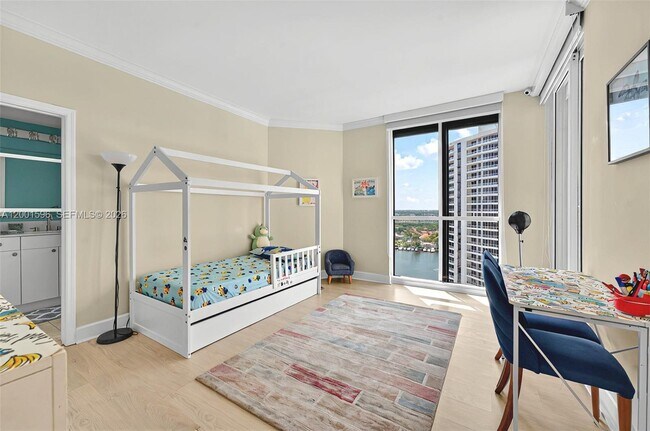 Building Photo - 21050 Point Pl