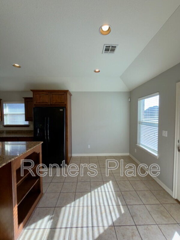 Building Photo - 2012 E 133rd Ct S