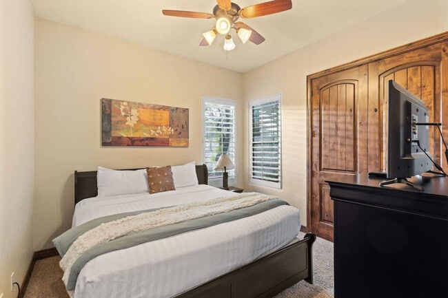 Building Photo - 1922 N Pebble Beach Dr