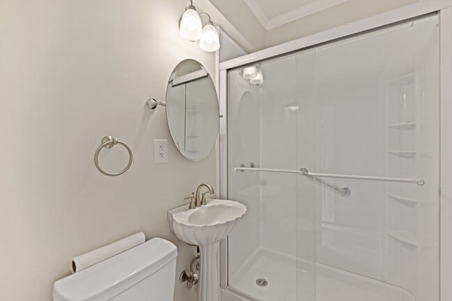 Building Photo - 1015 S Hawthorne Rd