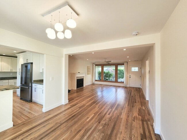 Building Photo - Two bedroom house in Redwood City