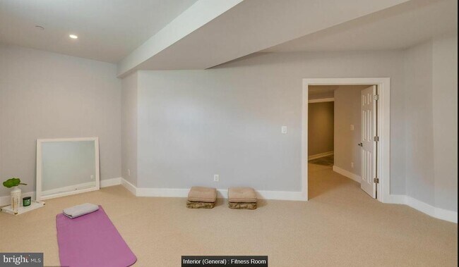 Building Photo - 9814 Fernwood Rd