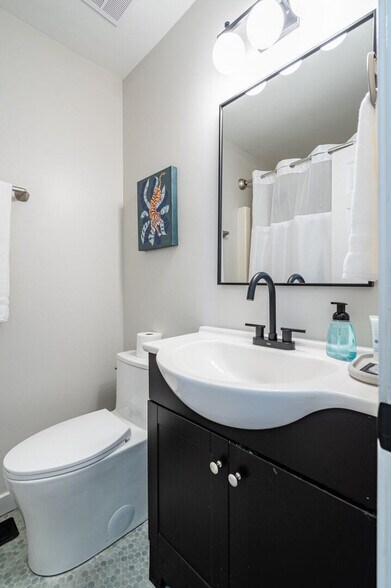 Building Photo - 18 Huntcliff Dr