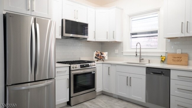 Building Photo - 65 Poe Ave