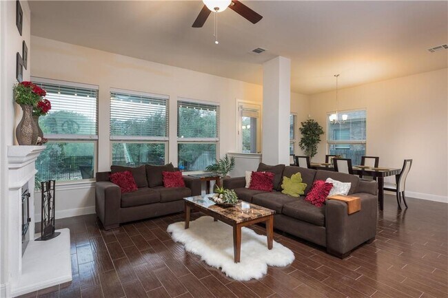 Building Photo - 3001 Tempe Dr