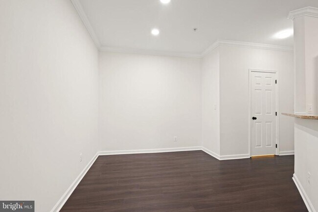 Building Photo - 1704 Lake Shore Crest Dr