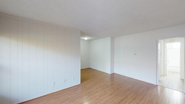 Building Photo - 351 S Manhattan Pl