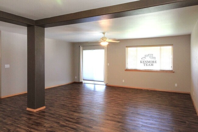 Building Photo - 4 Bedroom, 3 Bath Home in South Kennewick