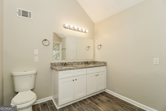 Building Photo - 2079 Winsburg Dr