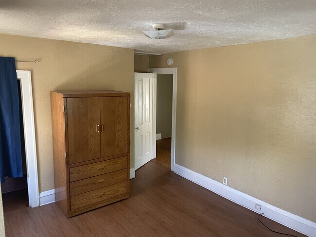 Building Photo - Rost Duplex