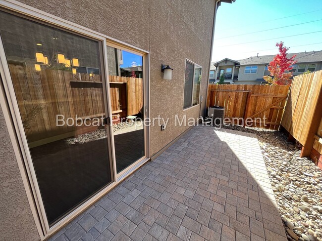 Building Photo - 3 Bedroom 2.5 Bathroom Townhouse in Carson...