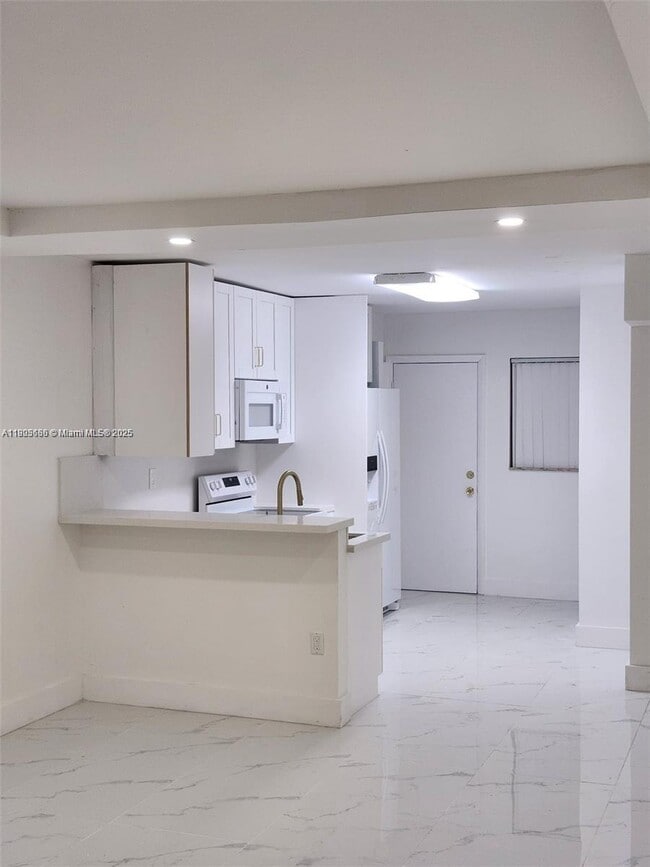 Building Photo - 1780 NE 191st St