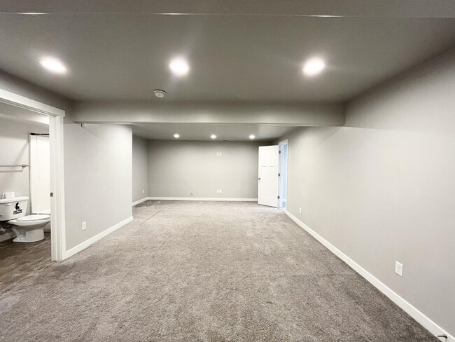Building Photo - 621 Koins Way