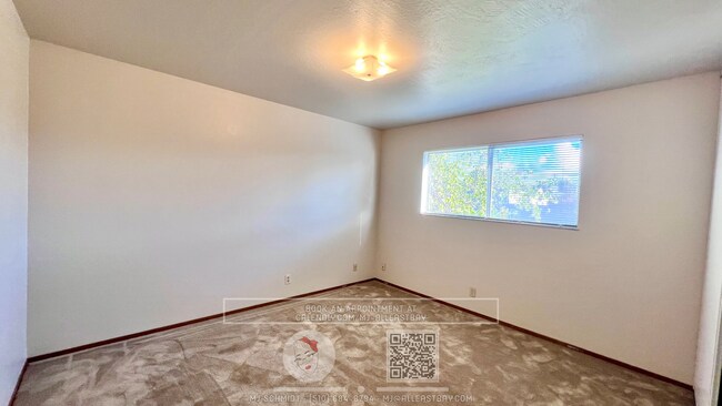 Building Photo - Spacious top floor 2 bedroom, walking dist...