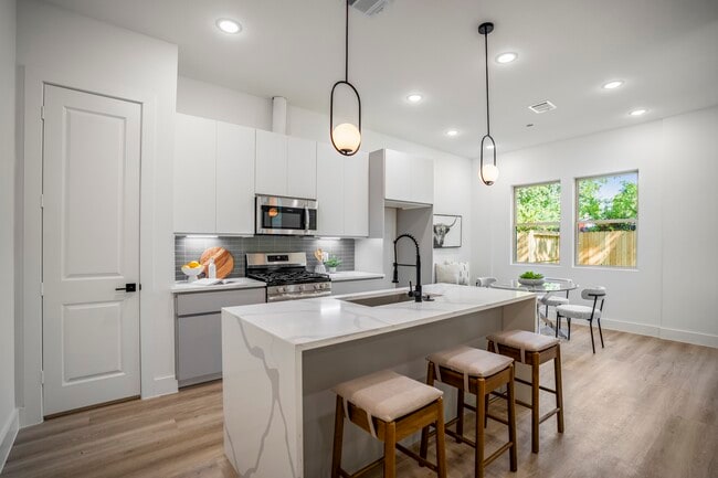 Building Photo - 4201 Oats St