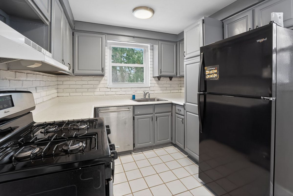 Building Photo - 3341 Recker Dr