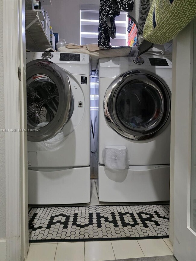 Building Photo - 4972 SW 127th Ave