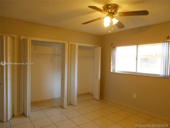 Building Photo - 950 SW 104th Ct