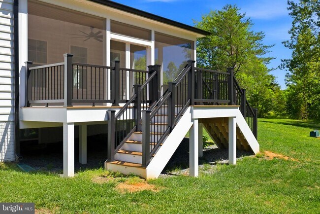 Building Photo - 301 Kingdom Dr