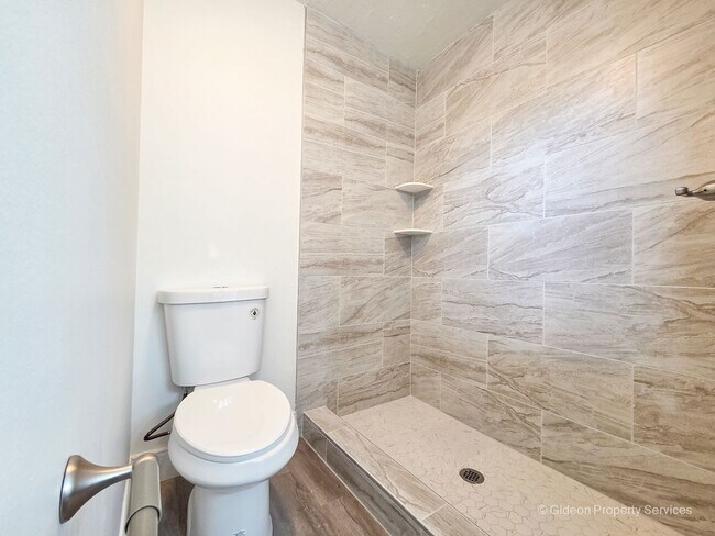 Building Photo - 711 SW 75th St