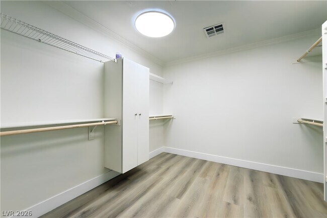 Building Photo - 443 Compo Ave