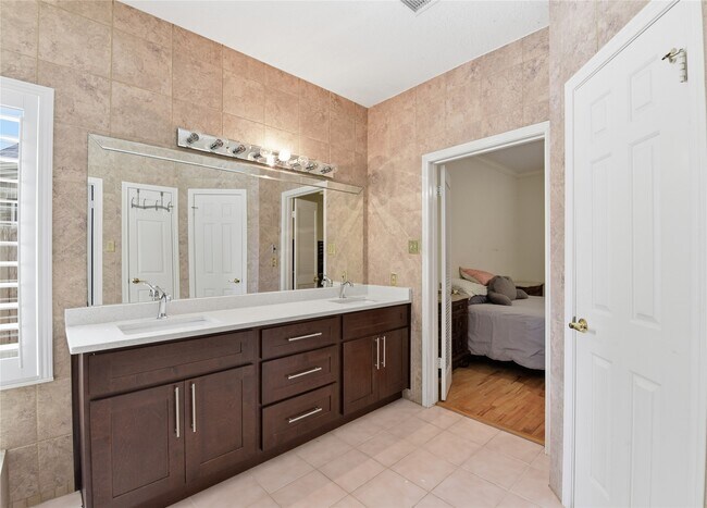 Building Photo - 14602 Cobre Valley Dr