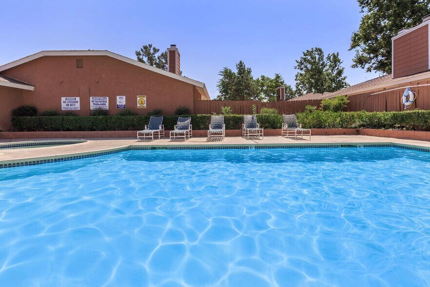 Building Photo - Countryside Villas