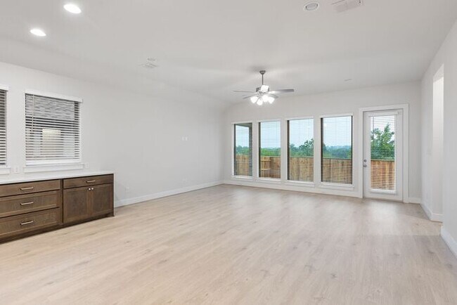 Building Photo - 626 Bay Breeze Dr