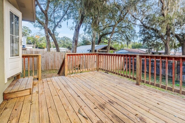 Building Photo - 400 31st St