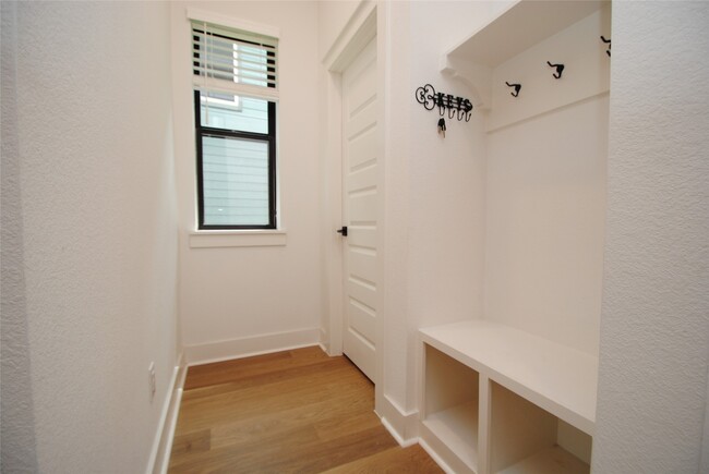 Building Photo - 18643 Parkland Row Dr