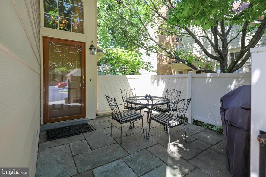 Building Photo - 5717 Balsam Grove Ct