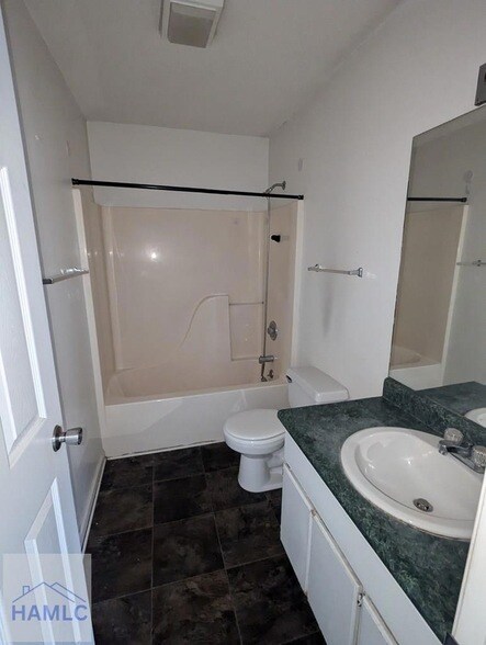 Building Photo - 910 Brett Dr