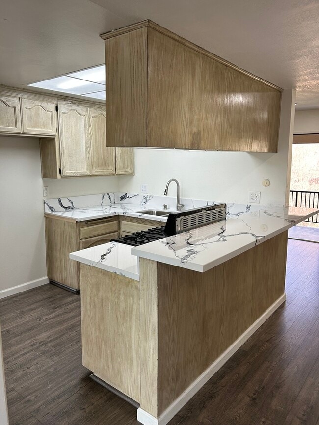 Building Photo - REALLY NICE UPSTRS 1BD 1BA CONDO FOR LEASE! MUST SEE!