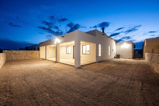 Building Photo - New in Picacho Hills