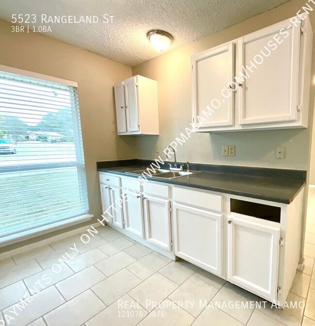 Building Photo - 5523 Rangeland St