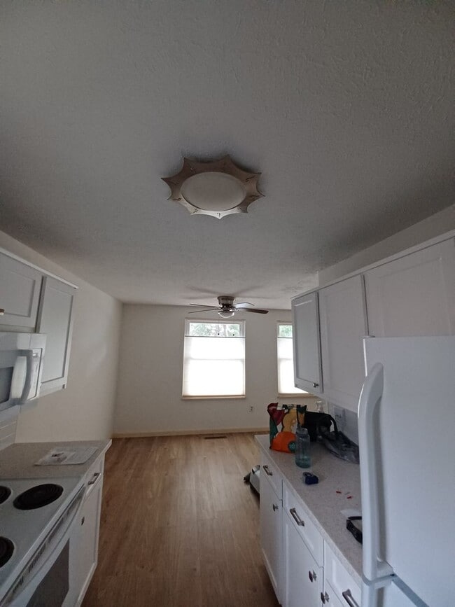 Building Photo - Rare 2BR 1BA Home with extra large 2 Car G...