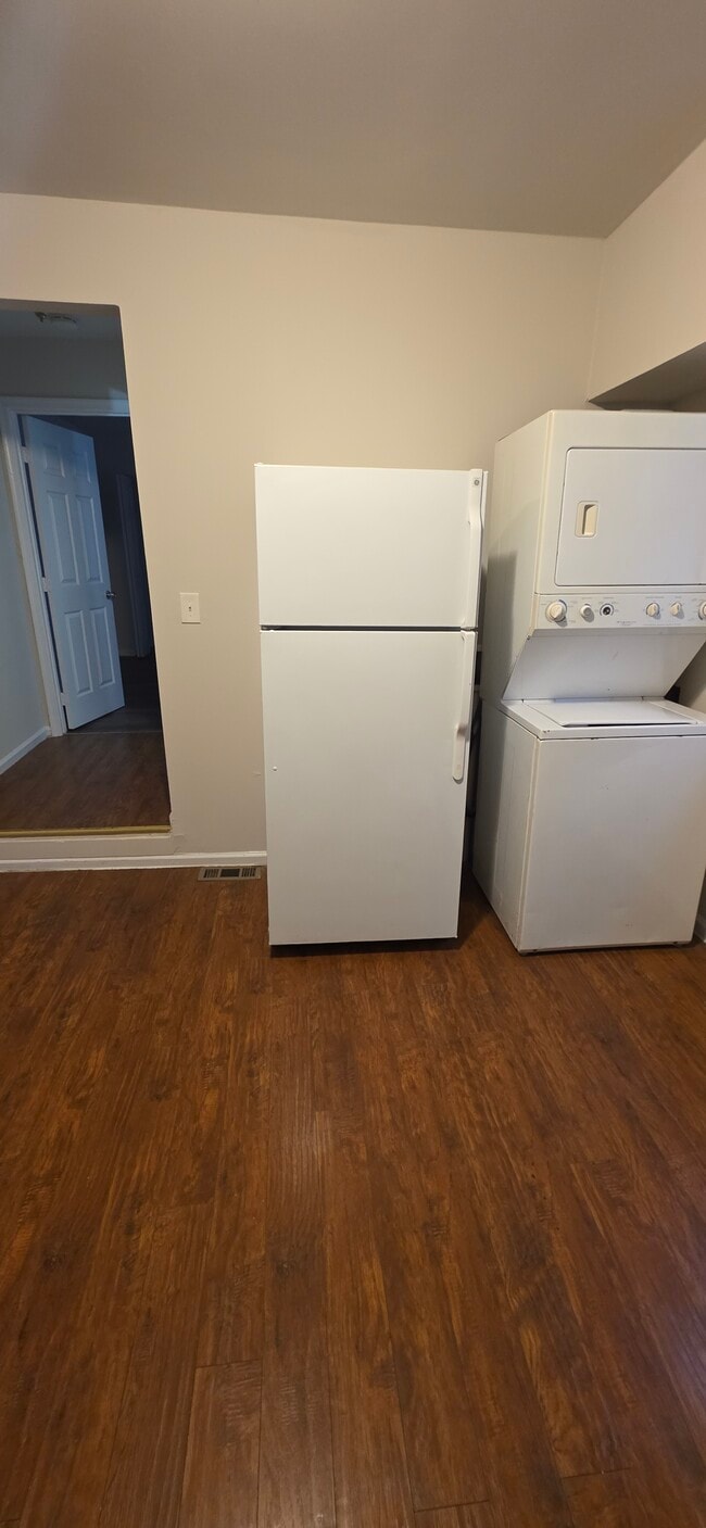 Building Photo - 120 S Mount St