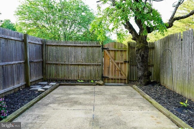 Building Photo - 8414 Penshurst Dr